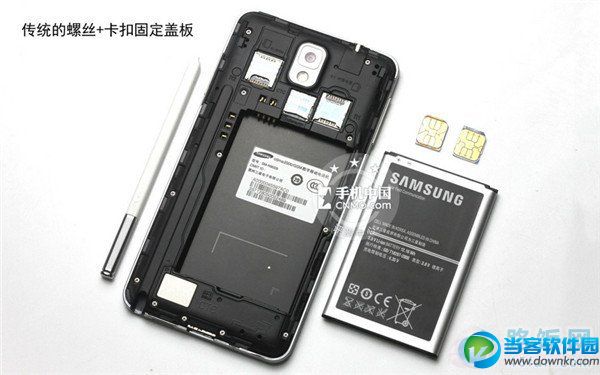 此次为大家拆解的是中国电信定制版本N9009，该版本机型支持CDMA+GSM双卡双待功能。在拆机前我们需要先将电池（3200毫安时）、SIM卡、SD卡和S Pen先行卸下。